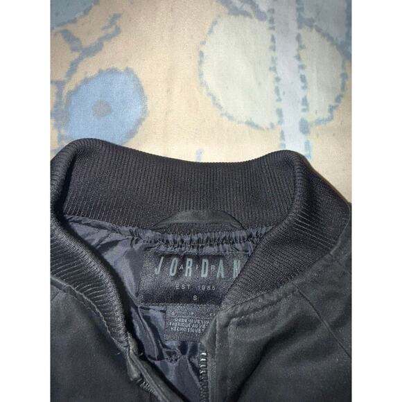 Stylish Jordan Kids' Jacket - Perfect for Young Fans! - Picture 2 of 3